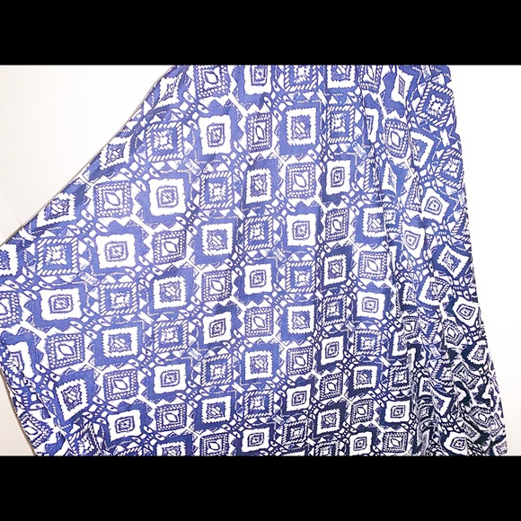 Long dress with white & blue patterns - Picture 5 of 7